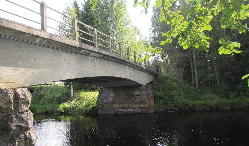 merkitty ma/mm Haarajoen ohjeellinen vesiretkeilyreitti on merkitty sinisillä ympyröillä Museosillan läheisyydessä metsäpuusto on mäntyvaltaista ja soiden määrä on suuri Haarajoen varsi erottuu