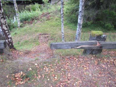 -puikkoja, joista tippuu jatkuvasti rakenteessa olevaa