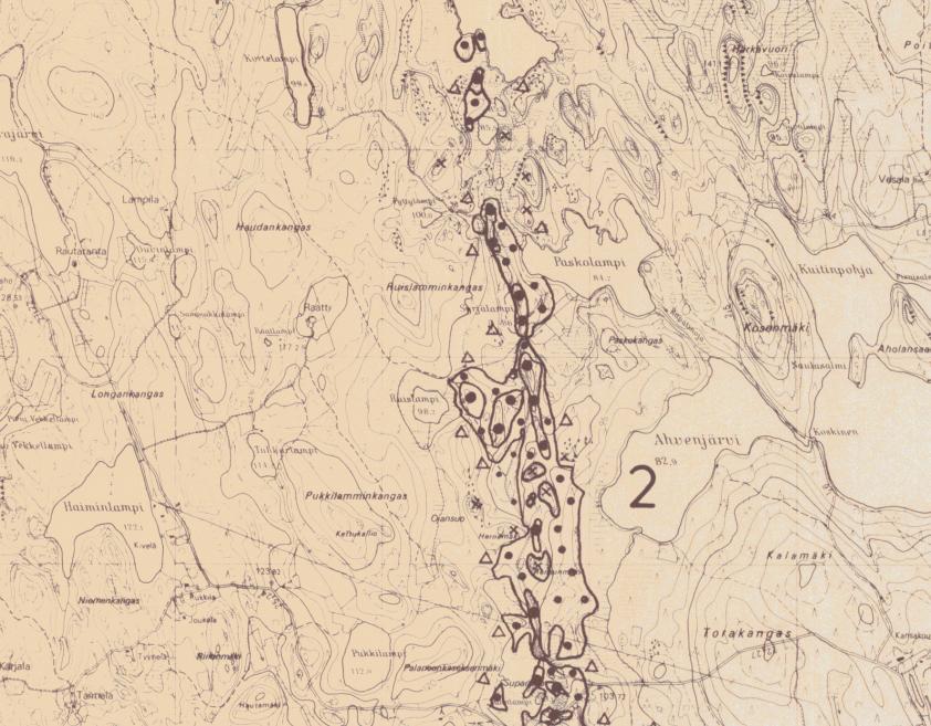 Etelä-Savon kiviaineshuollon turvaaminen 192 Geologinen kuvaus Syrjälammen eteläpuolella oleva muodostuma (kuva 1) on osa pitkää, lähes pohjoiseteläsuuntaista harjujaksoa, joka alkaa Hirvensalmelta