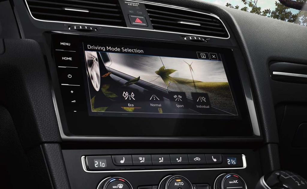 03 Navigointijärjestelmää Discover Pro ja sen vakiovarustukseen kuuluvaa Car-Net App-Connectia käytetään intuitiivisesti suuren, lasipintaisen 23,4 cm:n (9,2 tuuman) TFT-kosketusvärinäytön avulla.