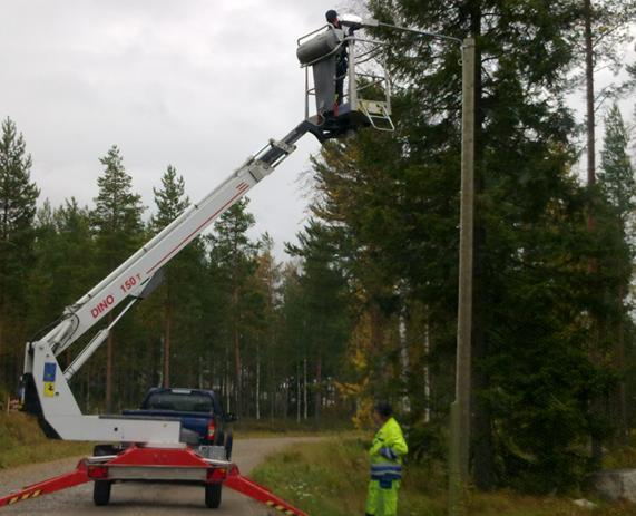 9 Sähköverkon saaminen symmetriseksi hankaloituu, ellei yksivaiheista johdotusta uusita kolmivaiheiseksi. Symmetrisyys selvitettiin mittaamalla joka keskuksen valaistusryhmät. 4.