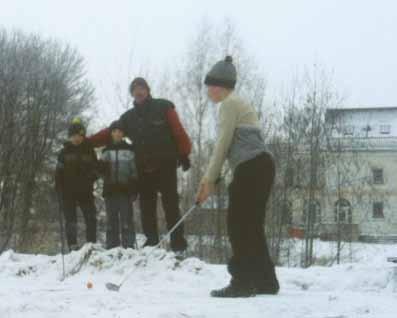Peuramaan golfarit ovat omalta osaltaan ryhtyneet tuumasta toimeen korjatakseen asiaa.