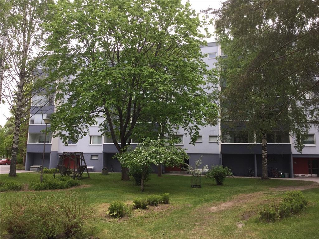 Samassa yhteydessä uusittu ikkunat ja parvekeovet. Huoneistoon on uusittu pesuhuone 2014.