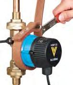 Täytä pumppu vedellä ennen sähköliitäntää: Avaa hitaasti kaikki venttiilit (katso kuva 13).