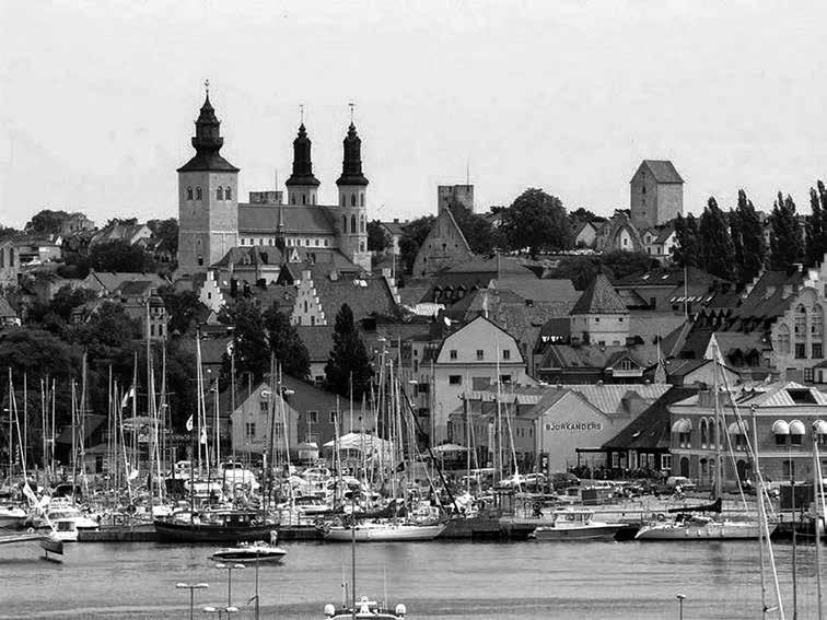 Päivällinen joka laivalla tai Visbyssä. Yöpyminen ja aamiainen Gustavsvik http://www.visbygustavsvik.se Ma 9.7 Pyöräily Visby-Fårösund 80 km. Maisemareitti, Lummelunda-luolat http://www.