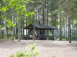 VIRKISTYSALUEIDEN KÄYTTÖ Ilkonsaaren nuotikatos 10.6.07 Virkistysalueiden käyttö on vapaata jokamiehenoikeuksin sekä säätiön jäsenkuntien asukkaille että matkailijoille.