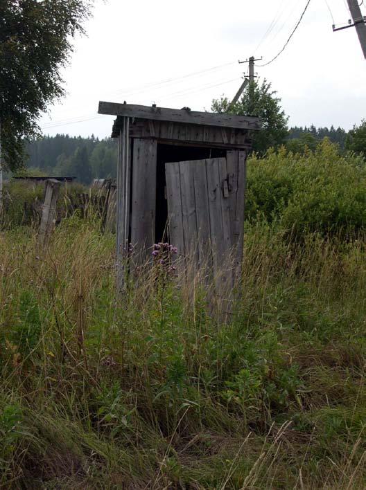 63 emme päässeet erikseen tarkastamaan. Näistä valumat maaperään ja aina pohjaveteen asti ovat mahdollisia. Kuva 6. Epäasianmukaiset käymälät pilaavat usein pohjavesiä.