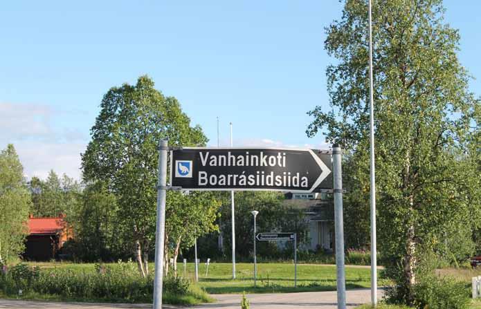 The name sign of the pharmacy in the centre of Hetta also follows the provisions of the Sámi Language Act with the Finnish name in front followed by the Sámi designation in the same format (Picture