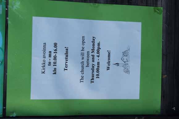 Thus, the Finnish text only has a functional role informing Finnish tourists about an old tradition of reindeer herding, today an occupation of both Sámis and Finns.