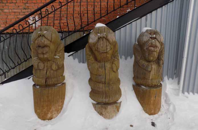 Three enlarged Nganasan idols in front of the entrance of the City Center of Folk