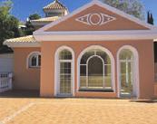 ala 490 m 2, tontti 1180 m 2. Hinta 690.000 REF 3053 Fuengirola, täysin uusittu 3 mh, 2 kph, tilava Oh, rak.