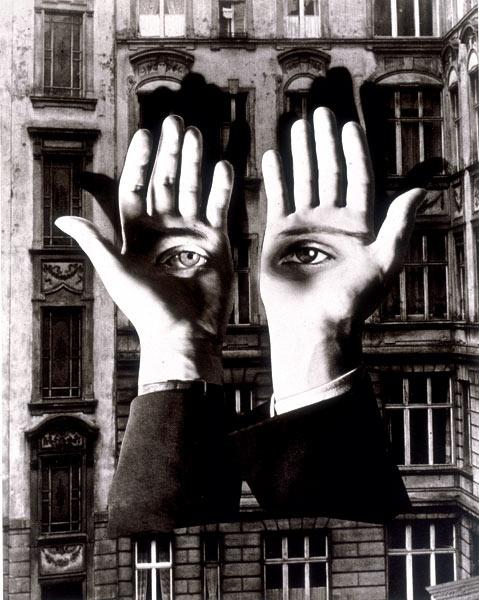 Surrealismin tyylipiirteitä Unenomaisuus Mittasuhteilla leikkiminen Oudot, odottamattomat yhdistelmät: esineet, materiaalit, olennot Herbert Bayer 30-luku