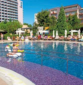 BARCELO ROYAL HOTEL Sunny Beach - Bulgaria Vihreät uima-altaan laatat luovat ainutlaatuisen tyylin Ylellinen hotelli lähellä sekä Sunny Beachia että hiekkarantaa