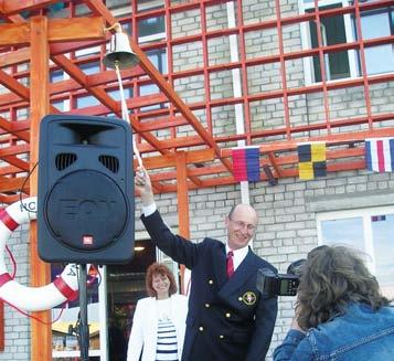 GRAND HOLM MARINA Grand Holm Marina avakellalöök 11. juunil 2004 ehitada ilus ja uus jahtklubi, aga kes võib ju ka põhulõuaks osutuda ja võibolla samuti ei tee midagi.