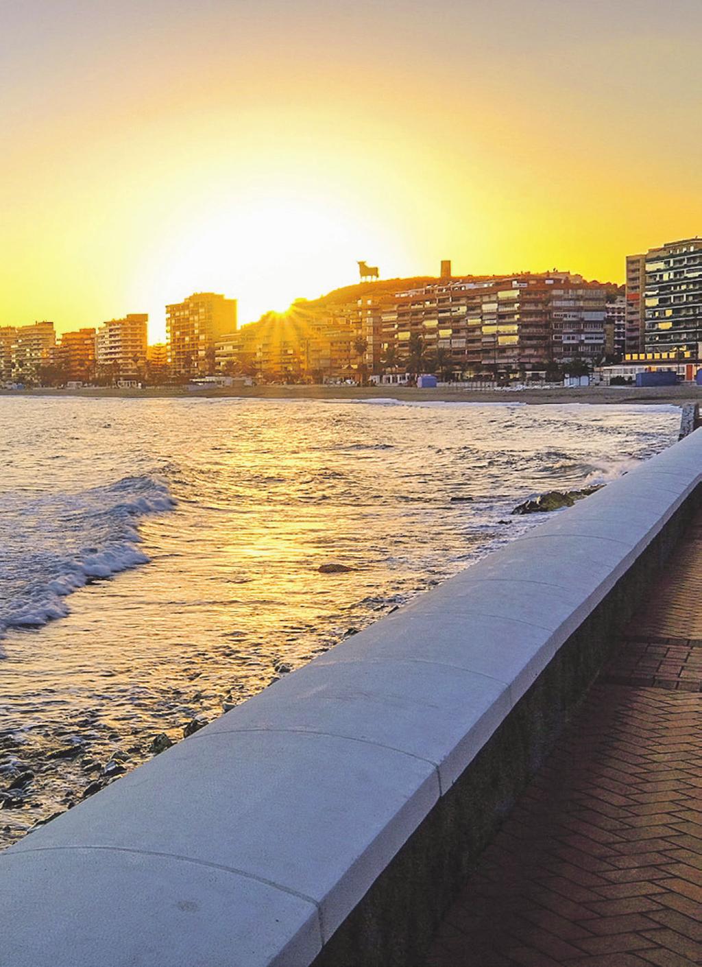 Asuntomarkkinat Perjantai 27.4.2018 25 Loistava talo isommallekin perheelle Fuengirolan Los Pacosissa.