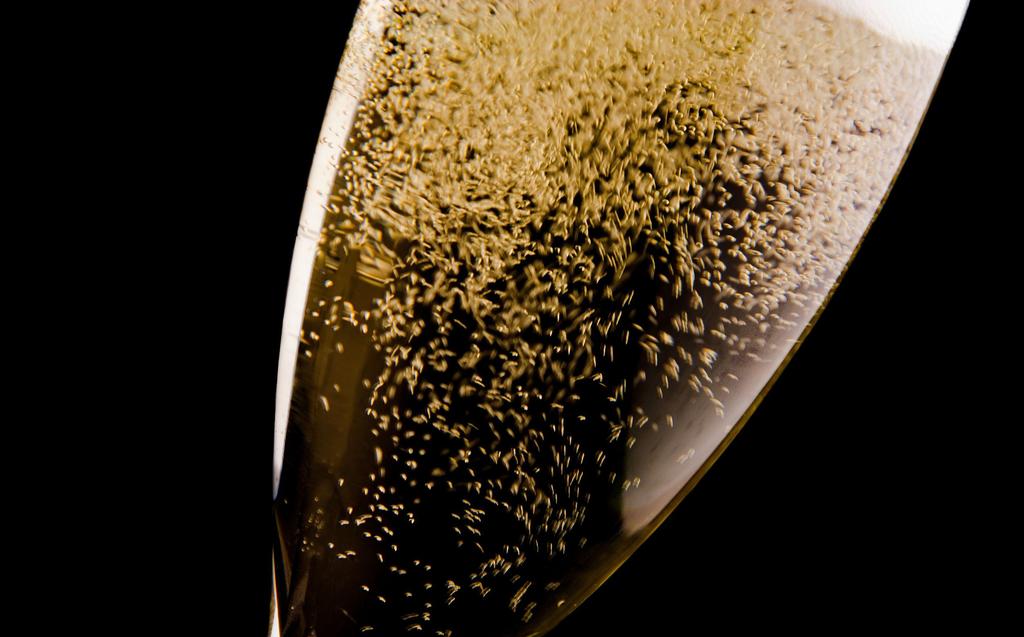 ALUMNIEN SAMPPANJAMATKA CHAMPAGNE REIMS JA ÉPERNAY Helsingin yliopiston alumniyhdistyksen jäsenistä koostuva 35:n hengen seurue tekee 5. 8.4.2018 matkan Champagneen.