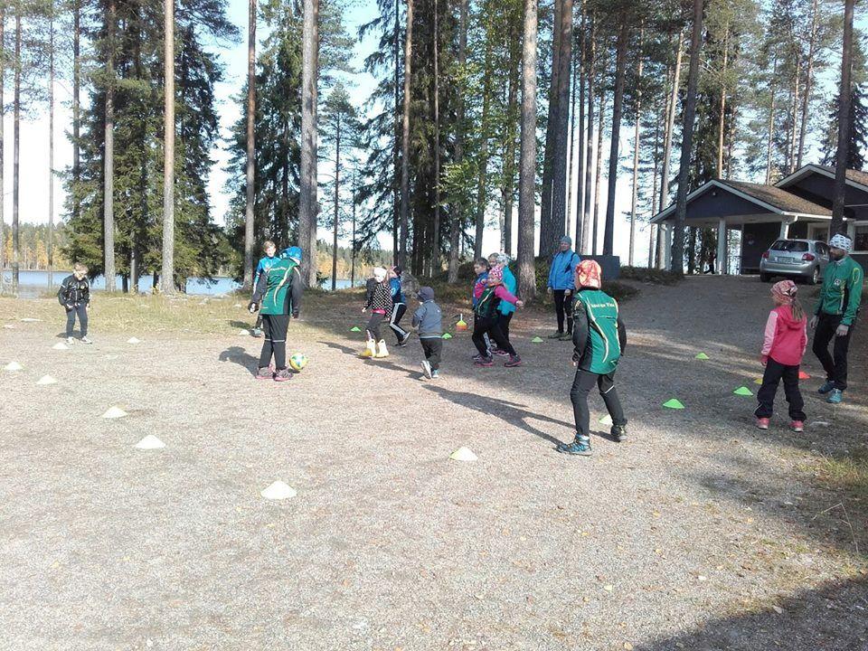 Seuran suunnistajia ohjaajineen (4 ohjaajaa + 12 nuorta ) oli mukana suurella joukolla valtakunnallisella Leimaus -leirillä Ikaalisissa yhdessä muiden kainuulaisten suunnistajien