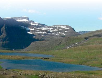 Auch diese Tour is eine olle Wanderung in einem hisorisch ineressanen Gelände. Der Weg führ an vielen Wasserfällen vorbei, hoch hinaus ins Hochfjell bis zu zwei schönen Seen.