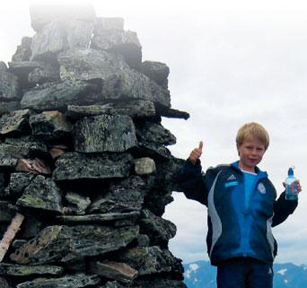 Der Berg Rørnesinden is von Lyngseide aus gu sichbar und gehör zu den am meisen besuchen Bergen in Lyngen.