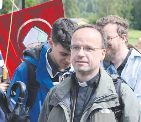 16 FIDES 4 På svenska. Lukijoilta Prästriddaren fader Anders Hamberg De flesta av oss känner fader Anders Hamberg, vår katolska kyrkoherde vid Sankt Olavs församling i Jyväskylä.