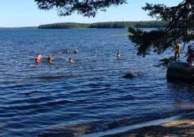 Ratsastus ja frisbeegolf ovat edelleen suosittuja. Tuomasvuoren näköalatorneista voi ihailla Päijänteen ja kansallispuiston maisemia.