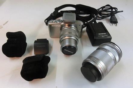 Säkillinen hyväkuntoisia, myös uusia M149 Digikamera Sony Nex - 3, objektiivi 18-55 OSS, aasialainen kieli, ei laturia M150 Kosmetiikkaa Laukullinen M151 Älypuhelin Apple iphone 7, A1660, Apple id