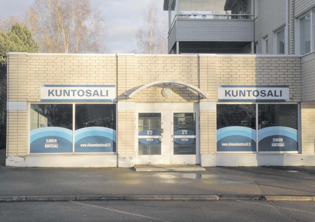 Kunnon kesähömppää tarjoaa Sarah Lark Uuteen-Seelantiin sijoittuvilla kirjoillaan Valkoisen pilven maa (Bazar, 2015)ja Maorien laulu (2017).