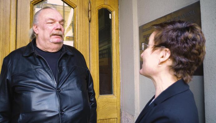 Vankka Karttunen ja Kristiina Aminoff kertovat, että pari kertaa vuodessa aupulaiset tapaavat toisiaan myös virkistystoiminnan merkeissä. Päivystäjät ovat käyneet yhdessä esimerkiksi teatterissa.