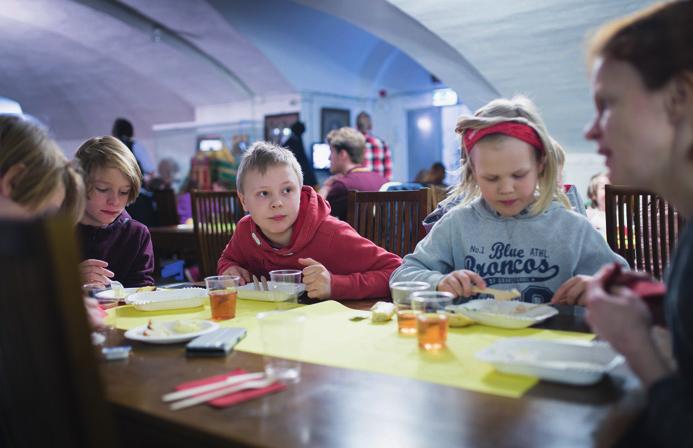 REPORTAASI Elielille (vas.) parasta pääsiäisen ajassa ovat juhlinta perheen kanssa ja yökirkossa käynti.