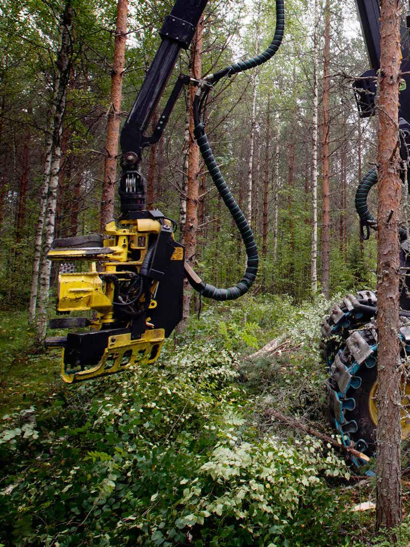 Harvesterul John Deere 1170G cu 8 roți, echipat pentru terenuri mlăștinoase: ȘEF