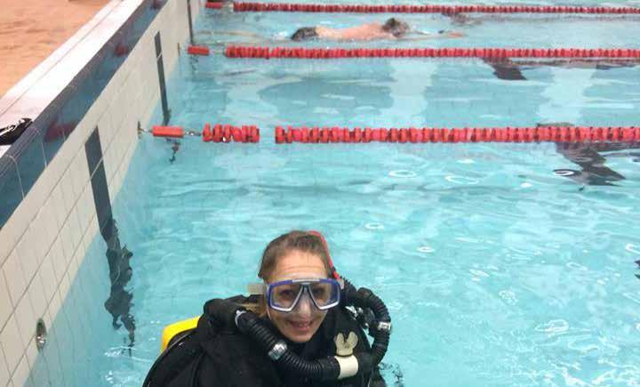 Kuva: Pasi Lammi ALLASVUOROT Sukellusseura H2O:n toimintaan kuuluvat olennaisena osana uimahallivuorot, joilla jäsenistö käy uimassa ja harjoittelemassa sukellustaitoja.