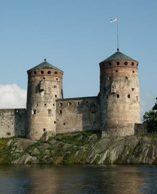 SKAS 4 2012 Vuoden 2009 konferenssin Itä-Suomen kiertueen pääkohde, Olavinlinna. Kuva Georg Haggrén. ton ja Kajaanin linnojen sekä Saaren kartanon tutkimuksissa.