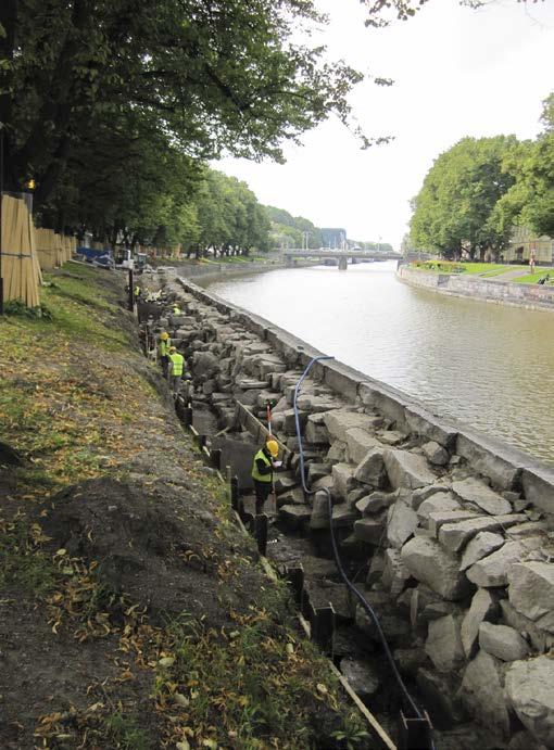 Linnankatu 3:n tontilla vuonna 2002. Julinin tontin arkeologisissa kaivauksissa tutkittiin Pyhän Hengen kirkon raunioita, muita rakennusten jäännöksiä ja runsaasti hautoja.