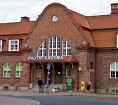 fi قطار قطارها از هامینلینا به هلسینکی و تامپر می روند. همچنین شام می توانید از طریق ایستگاه های میانی به سایر شهرهای فنالند سفر کنید. ایستگاه راه آهن Hämeentie 16 www.vr.