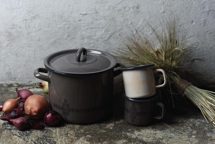 KITCHEN SERIES WITH VAPPU PIMIÄ - ENAMELWARE ENAMEL MUG - BROWN 1338-037-30 +!4;@;14"MIMDHH! ENAMEL MUG - BLUE 1338-037-29 +!4;@;14"MIMDGK! ENAMEL MUG - BEIGE 1338-037-31 +!