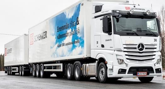 Schenker 2x13,6-metrinen kuormatilaratkaisu mahdollistaa kotimaan kuljetusten ja vienti/tuontikuljetusten helpon yhdistettävyyden Laajassa käyttöympäristössä yhdistelmän kääntyvyyteen pitää