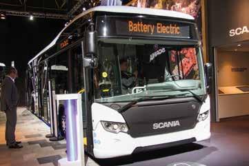 puttena Scania esitteli myös Interlink Low Decker, 13,2 metrisen hybridibssin. pvolvo on myynyt maailmanlaajisesti jo yli 3500 hybridi-, sähköhybridi ja sähköbssia.