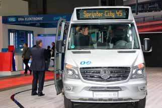 BUSWORLD 2017 KORTRIJK Setroja osastolla nähtiin kolme eri mallia. Erityisen kiinnostavana messvieraiden ttstmiskohteen oli kaksikerroksinen Setra TopClass S 531 DT.