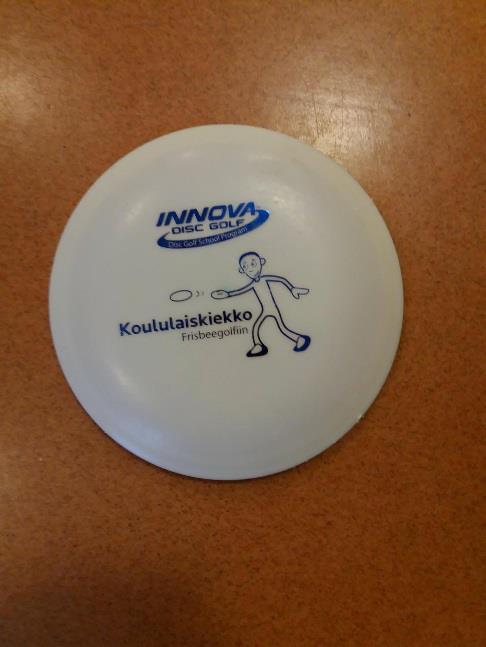 FRISBEEGOLFKIEKOT INNOVA DISC GOLF - KOULULAISKIEKKO Kohderyhmä: Kaikenikäiset Kappalemäärä: 15 kpl (2 punaista, 10 violettia, 3 valkoista) Korvaushinta: 10,00 /