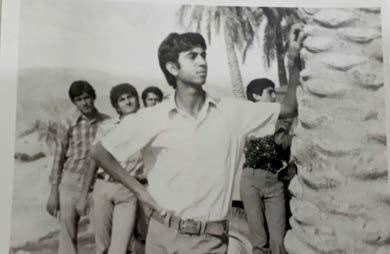 بعدها دریافتم که استاد زرگر چندماهی است از گروه تاریخ به وزارت خارجه منتقل شده و طبق تعهدش هفته ای یک روز در گروه تاريخ حضور می یابد و هنوز همکاری دارد.
