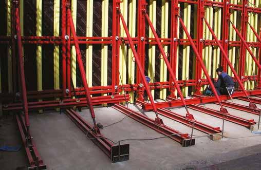 SIIRRETTÄVÄT TUKIRAKENTEET МEXIPAL Yhdistelmä standardi metallipalkkeja ja ja lisäosia 4,5 m:n muotin rakentamiseksi.