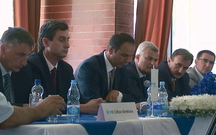 СВЕЧАНОСТИ П о во дом 19. ав гу ста, да на Дру штва, одр жа на је све ча на сјед ни ца Од бо ра ди рек то ра у Мо те лу на Гла ви Зе те.