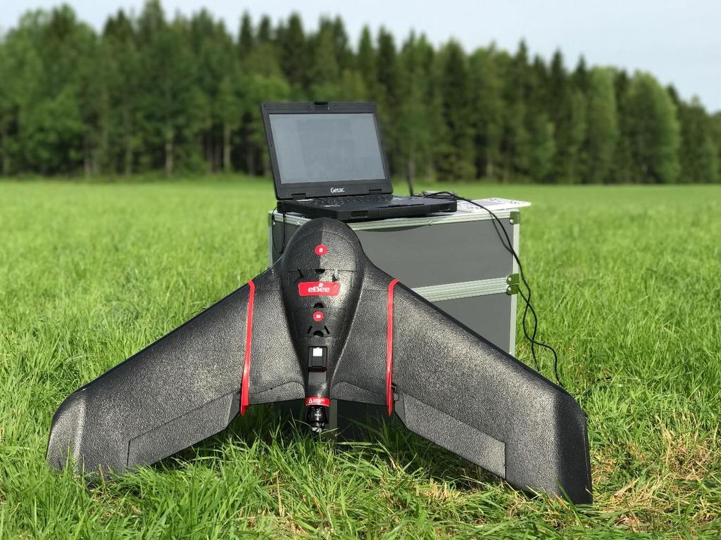 Sovellus: Talvehtineen heinän kartoitus ja seuranta (Suomi) Seurantakohteet Tarvaalassa (n 8-9 ha) ja Uuraisissa (n 3-4 ha) Sensefly ebee SQ ja Parrot Sequoia Multispektrikamera NDVI