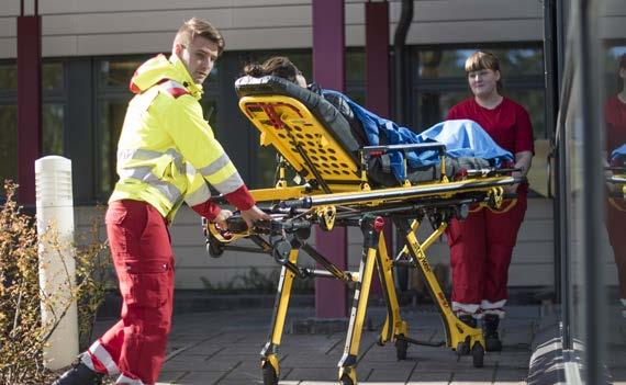 sosiaali- ja terveysalan lähihoitaja Lähihoitaja työskentelee ihmisten kanssa ja heitä varten. Hän kohtaa eri elämänvaiheissa olevat asiakkaat ja potilaat yksilöinä.