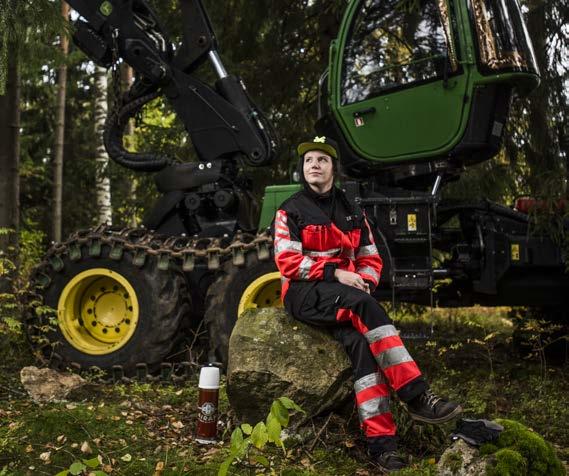 metsäalan metsäkoneenkuljettaja, metsuri-metsäpalvelujen tuottaja Metsuri-metsäpalvelujen tuottajan työ koostuu pääasiassa puunhankinnan, metsänhoidon ja metsänparannustöistä.