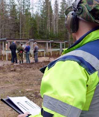 Ja käytännöllistä kyllä, omien kokousten jälkeen siirryttiin yhteiseen pöytään, maakunnan Maanpuolustajien piirin kevätkokoukseen.