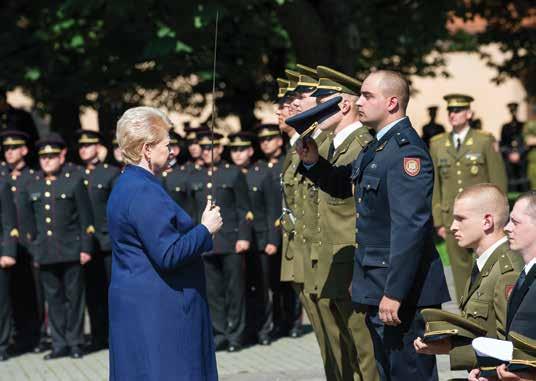 2017 m. Nr. 8 27 tus kone pilną spintą). Įteikus žiedus, prasideda šokiai, o po iškilmingos dalies visi nuvažiuoja į išsinuomotą vilą ar erdvesnį namą ir švenčia toliau.
