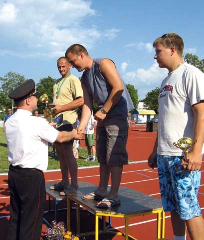 Häire 112 Päästeteenistuse ajakiri 3/4 2007 53 Tuletõrjesport hoiab vormis Tuletõrjesport aitab hoida ja parandada päästjate füüsilist vormi ning on tõmbemagnetiks, meelitamaks noori päästealale