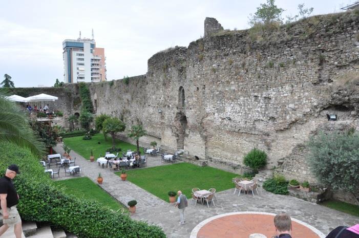 26.9.2015 Ohrid Elbasan Tirana Ylitämme rajan ja palaamme rajamuodollisuuksien jälkeen Makedoniasta takaisin Albanian puolelle.