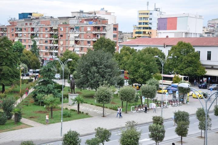 rakastettava nallekarhu ja ennen kaikkea koko matkaseurue samanhenkinen, iloinen ja vapautunut.